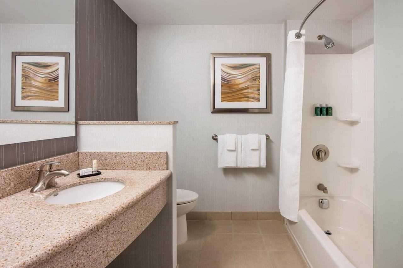 Courtyard By Marriott Edmonton West Ξενοδοχείο Εξωτερικό φωτογραφία