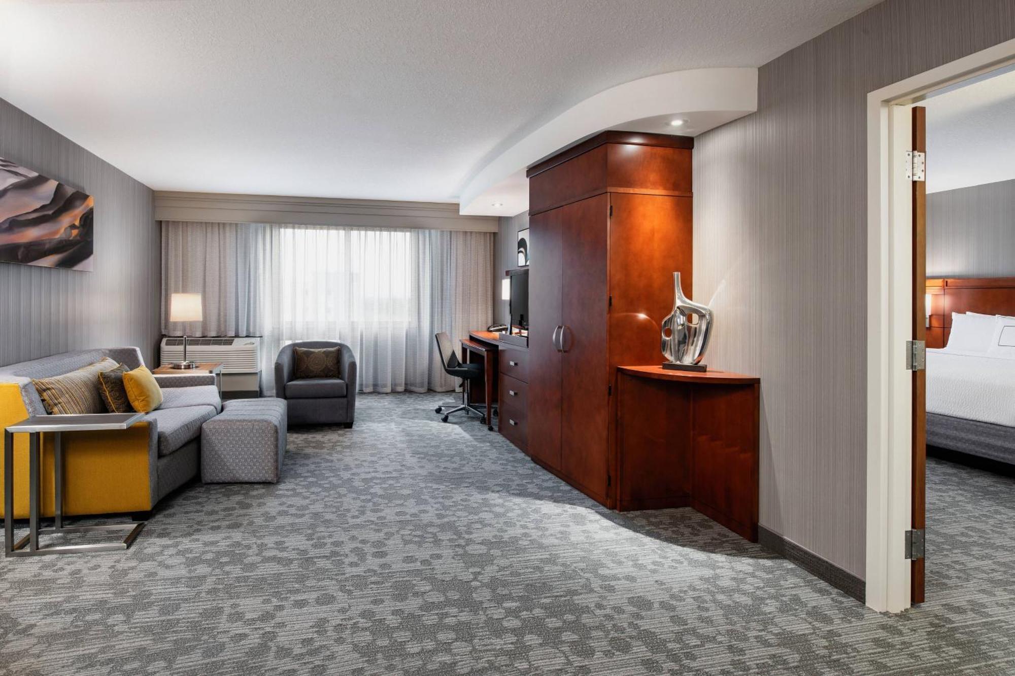 Courtyard By Marriott Edmonton West Ξενοδοχείο Εξωτερικό φωτογραφία