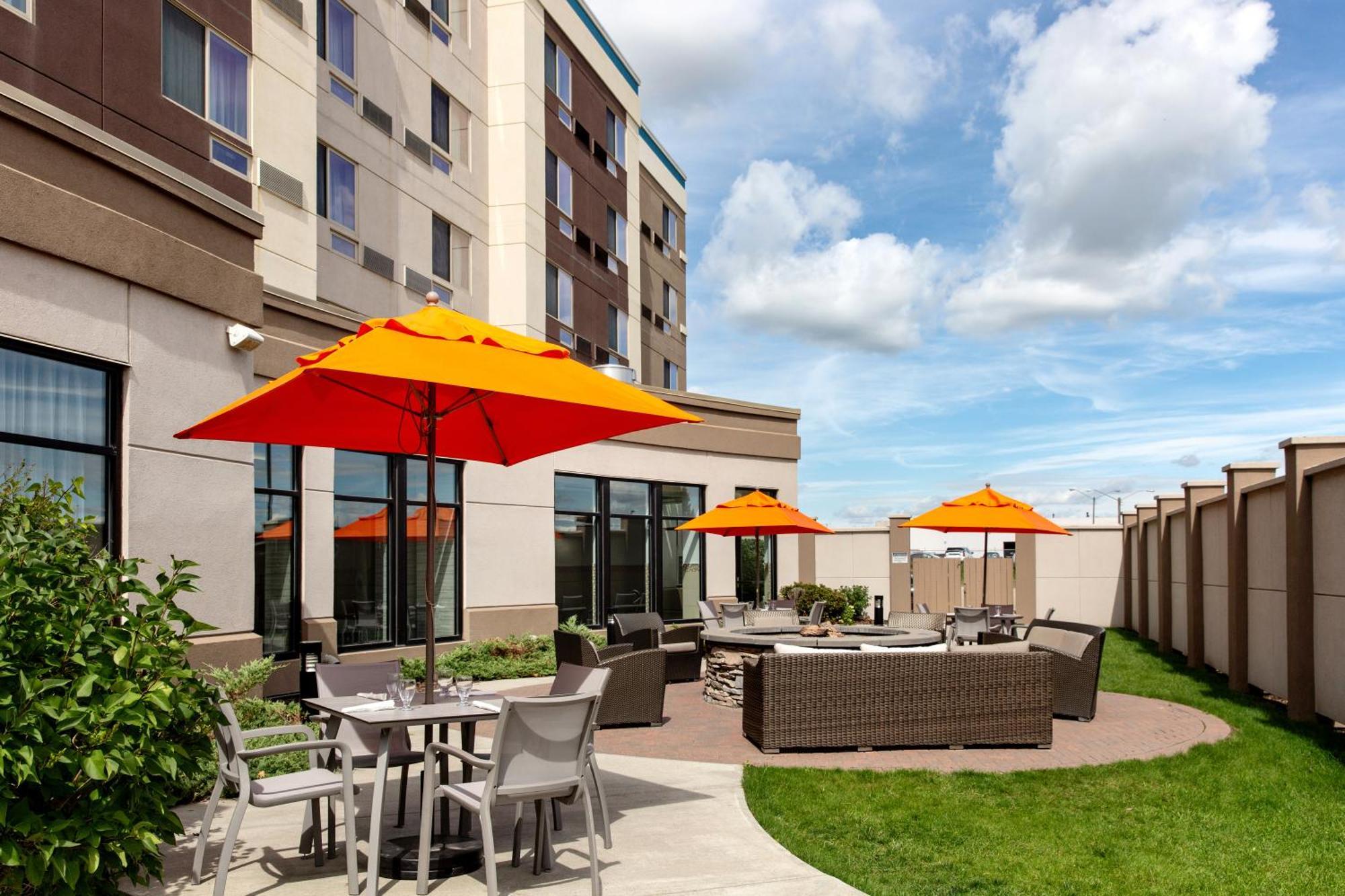 Courtyard By Marriott Edmonton West Ξενοδοχείο Εξωτερικό φωτογραφία
