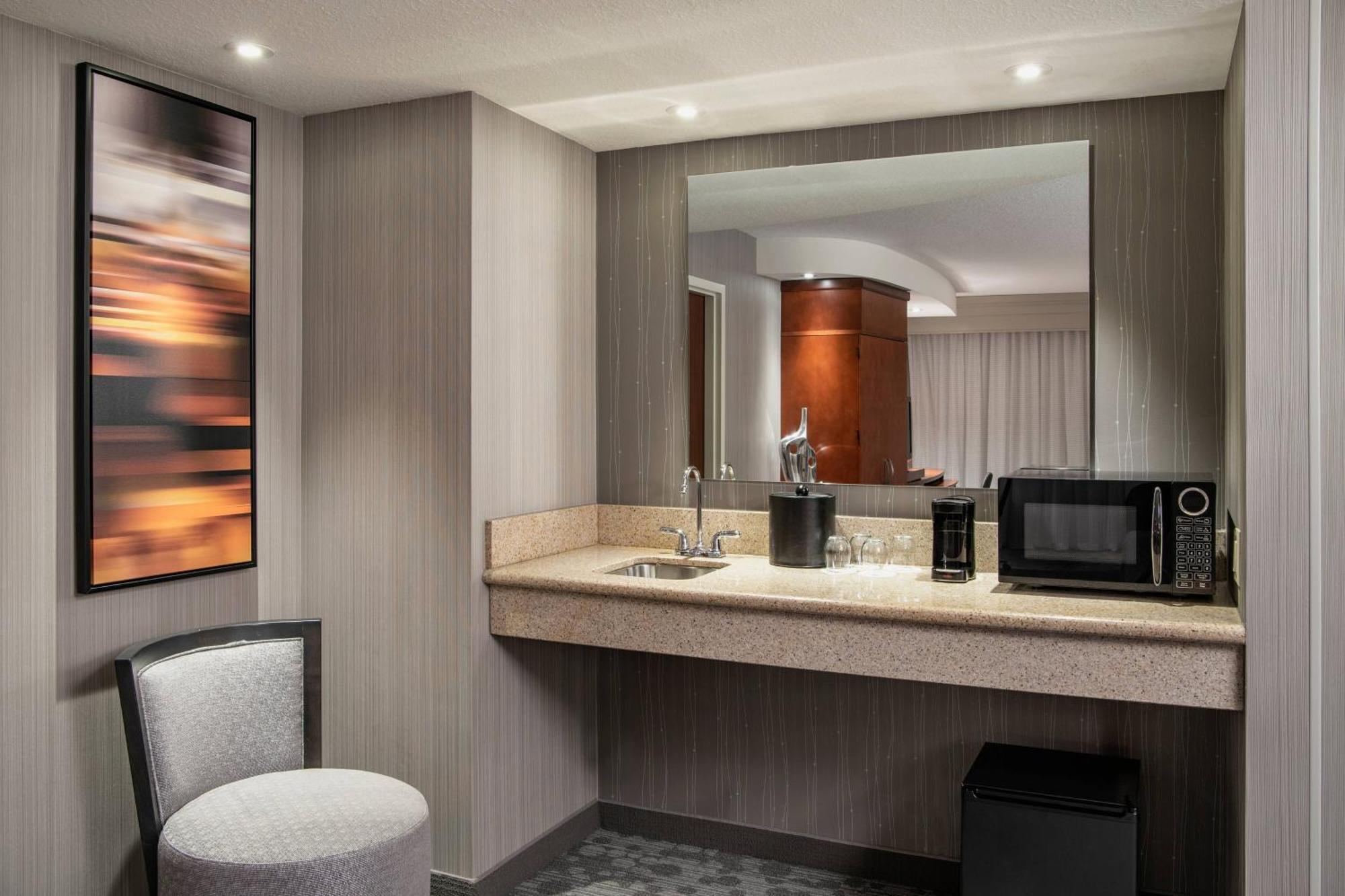 Courtyard By Marriott Edmonton West Ξενοδοχείο Εξωτερικό φωτογραφία